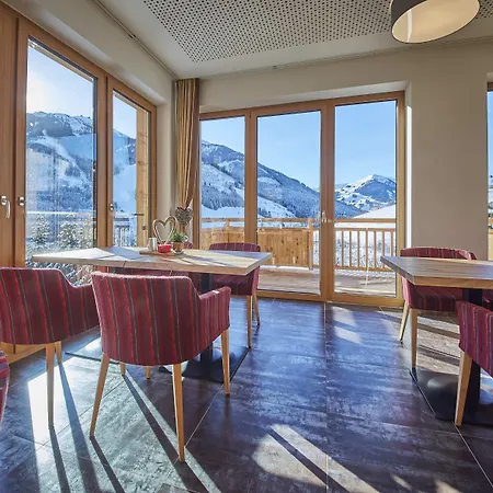 Apartmanhotel Alpenparks & Sonnleiten 4*