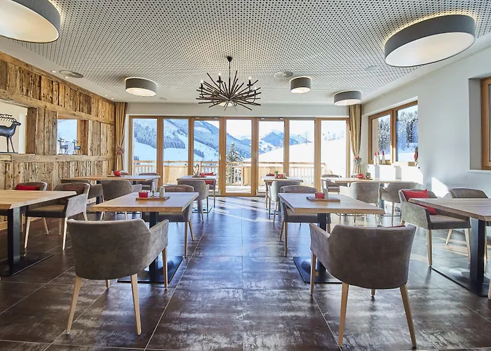 Alpenparks & Sonnleiten 公寓式酒店 4*